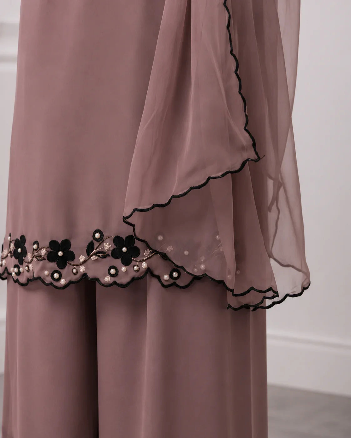 Elegant Mauve 3 Piece Chiffon Suit with Floral Appliqué & Matching Dupatta for Women